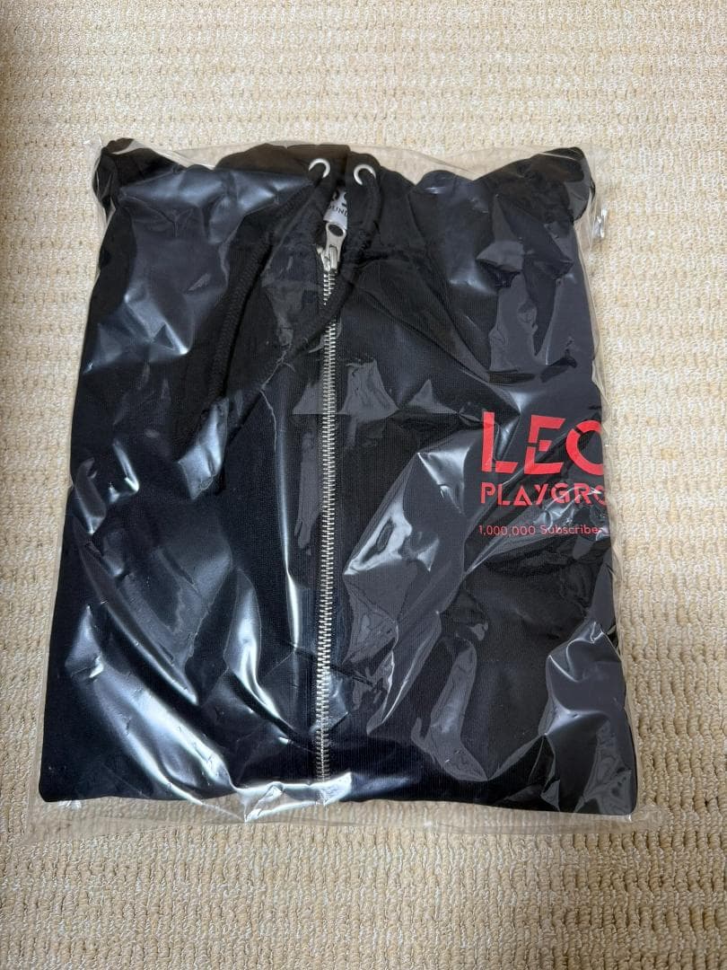 山田涼介　LEO　LEOサイズジップパーカー