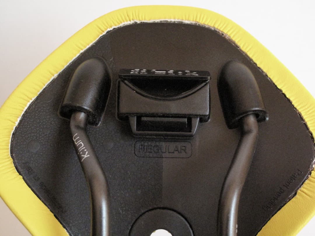 fi'zi:k Antares R3 TEST Saddleイエローカラーサドル