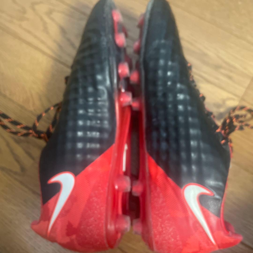 Nike Magista サッカーシューズ 黒/赤