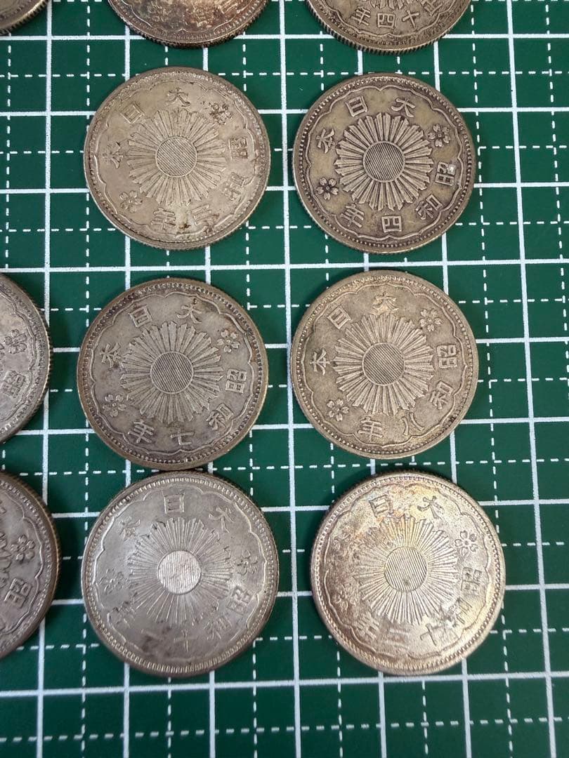 小型50銭銀貨 大正11〜昭和12年　15枚/567