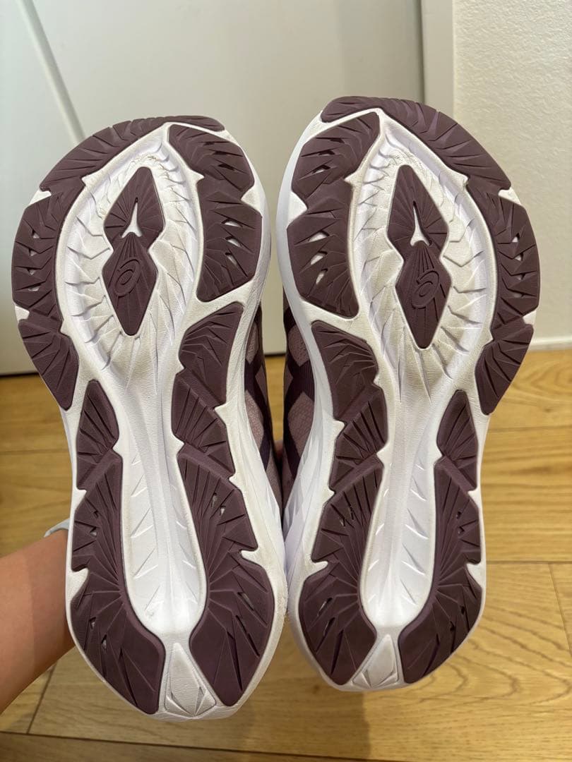 ASICS NOVABLAST4 ランニングシューズ　25.5cm