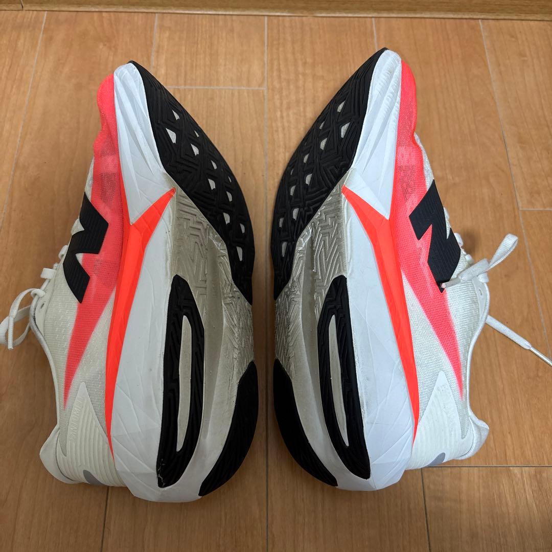 【限定値下げ】JP28 ニューバランス レベル FuelCell rebel