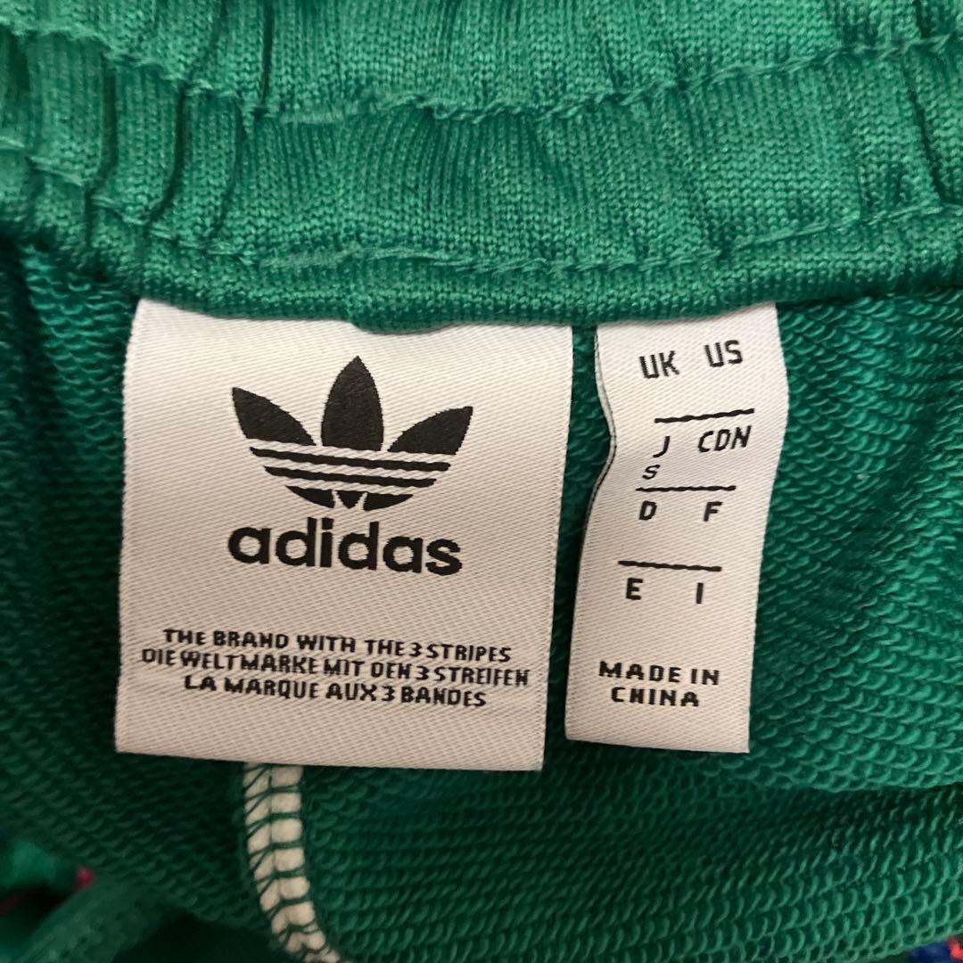 adidas グリーン ジャージパンツ TWICEモモ着用