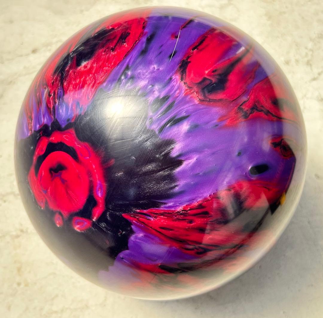 BLACK WIDOW NIGHTMARE 14LB ボウリングボール