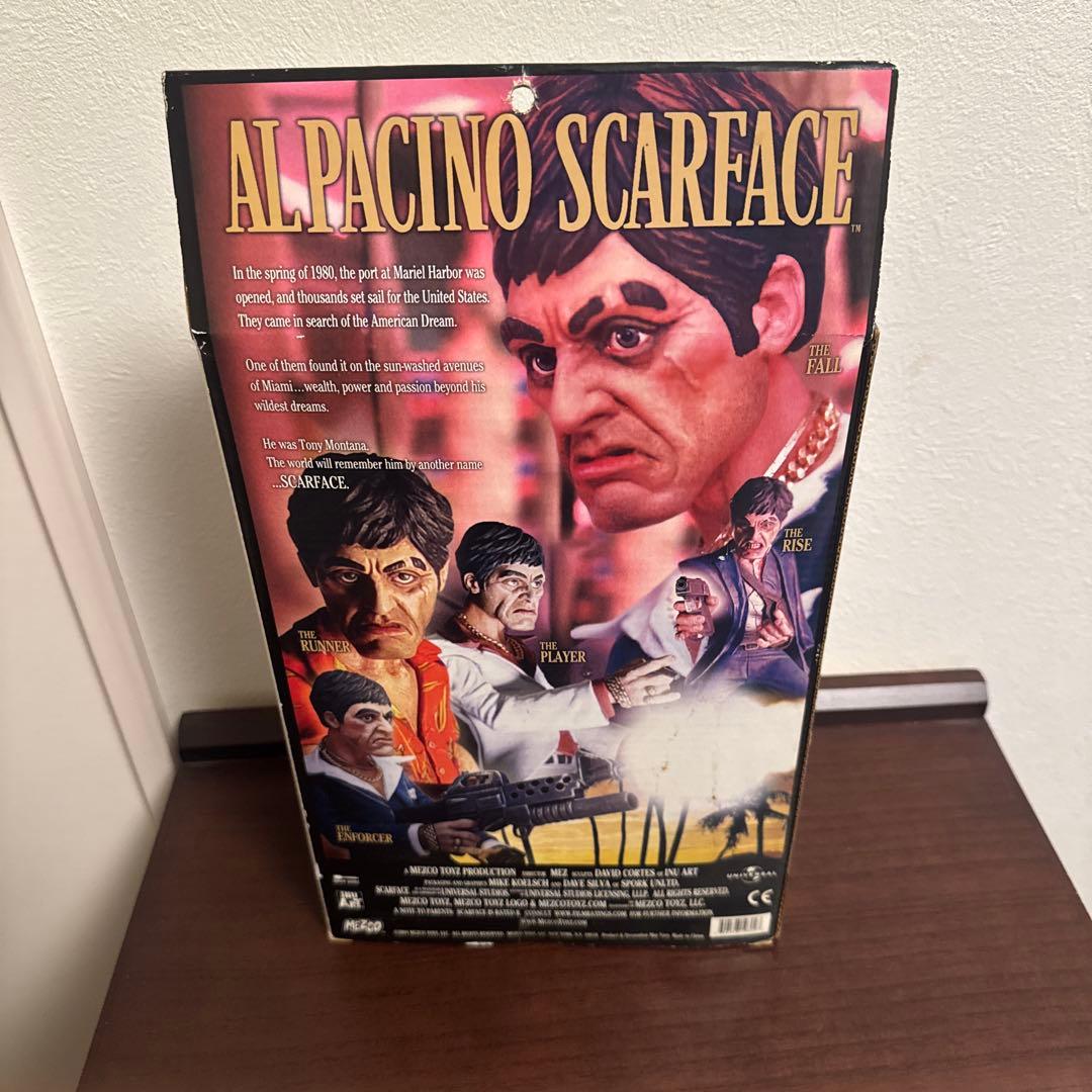 scarfaceフィギュア　MEZCO社