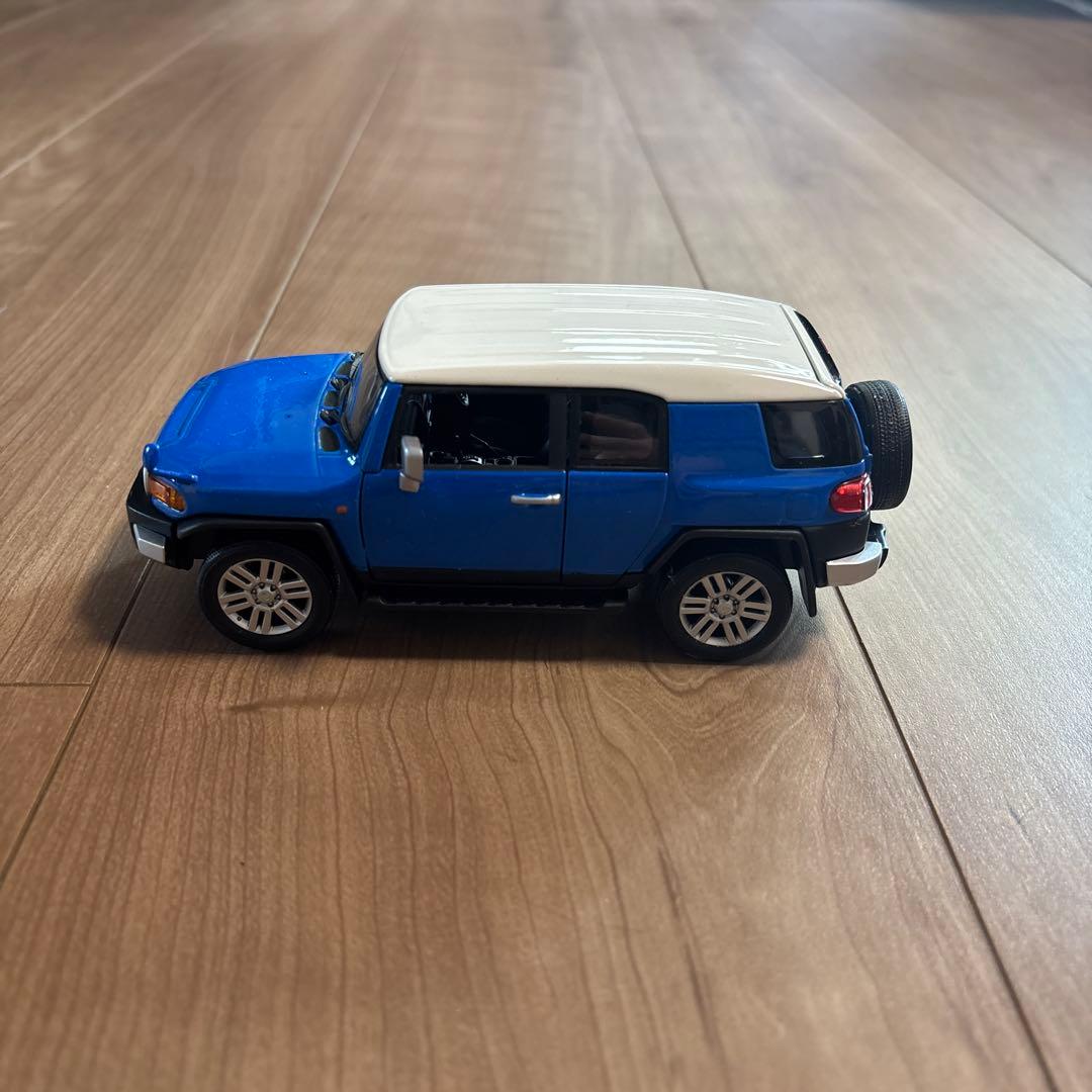 【非売品】TOYOTA FJクルーザー　色見本ミニカー　ツートンブルー