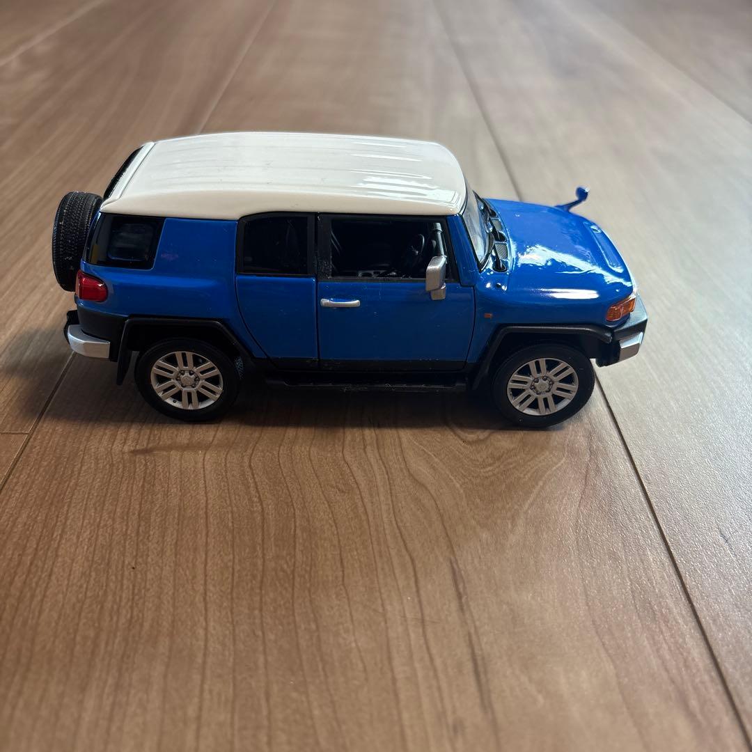 【非売品】TOYOTA FJクルーザー　色見本ミニカー　ツートンブルー