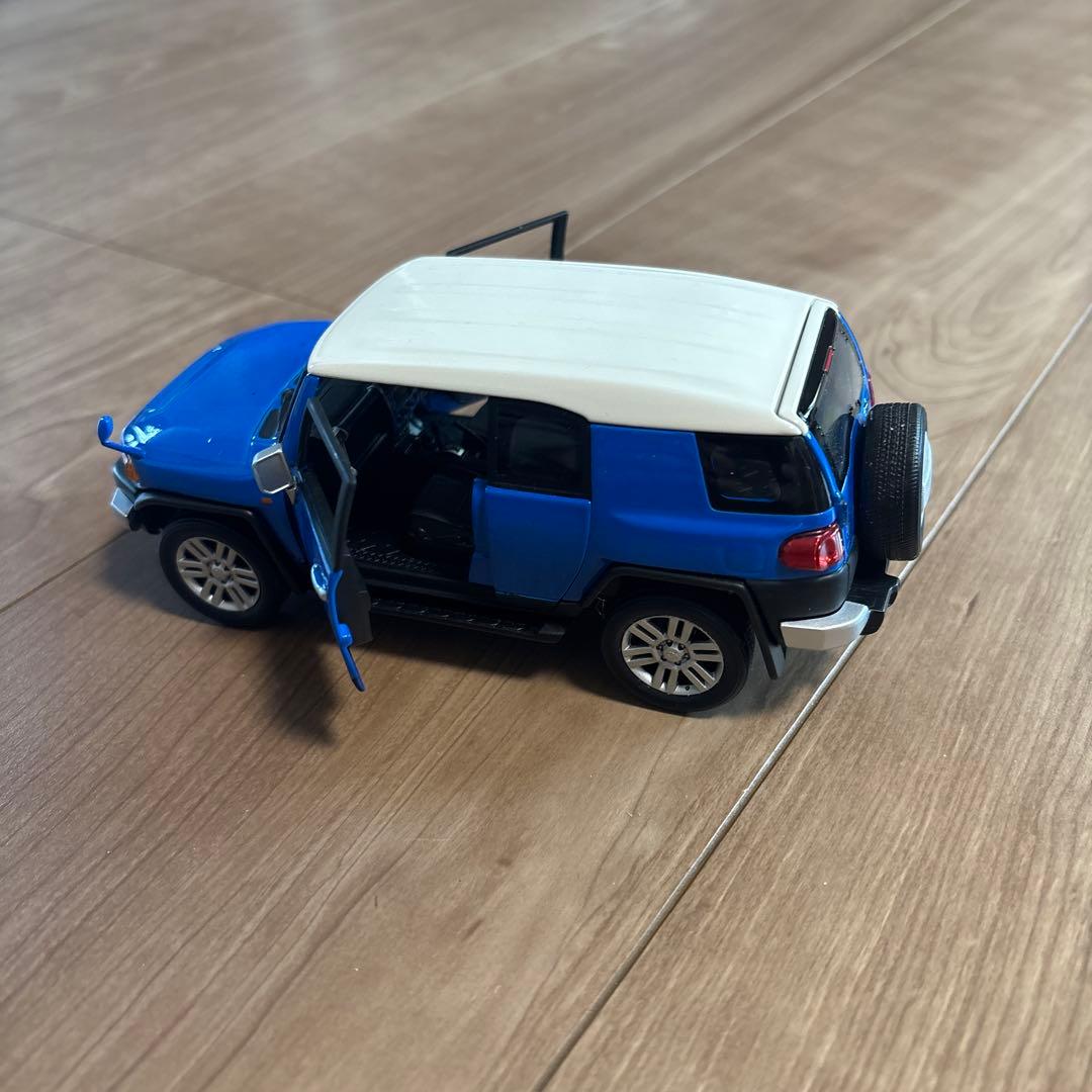 【非売品】TOYOTA FJクルーザー　色見本ミニカー　ツートンブルー