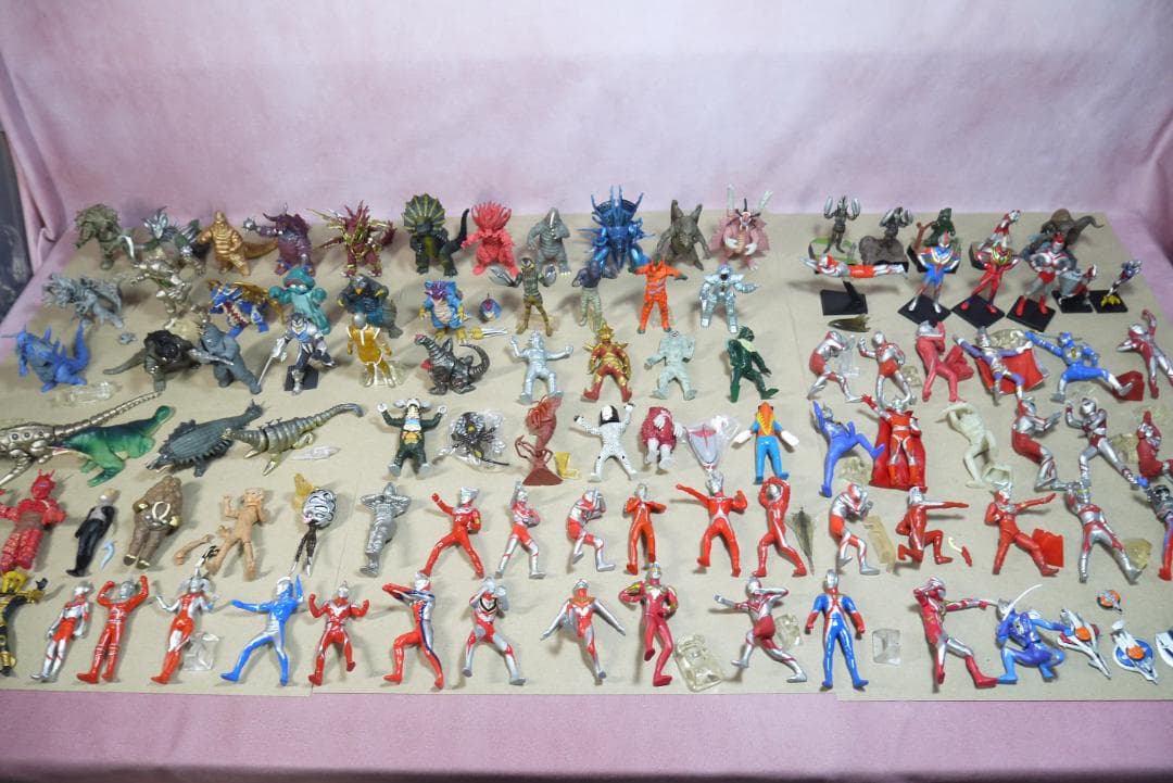 HG ウルトラ怪獣名鑑　ウルトラマン　ウルトラ怪獣　97体