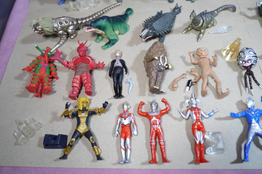 HG ウルトラ怪獣名鑑　ウルトラマン　ウルトラ怪獣　97体
