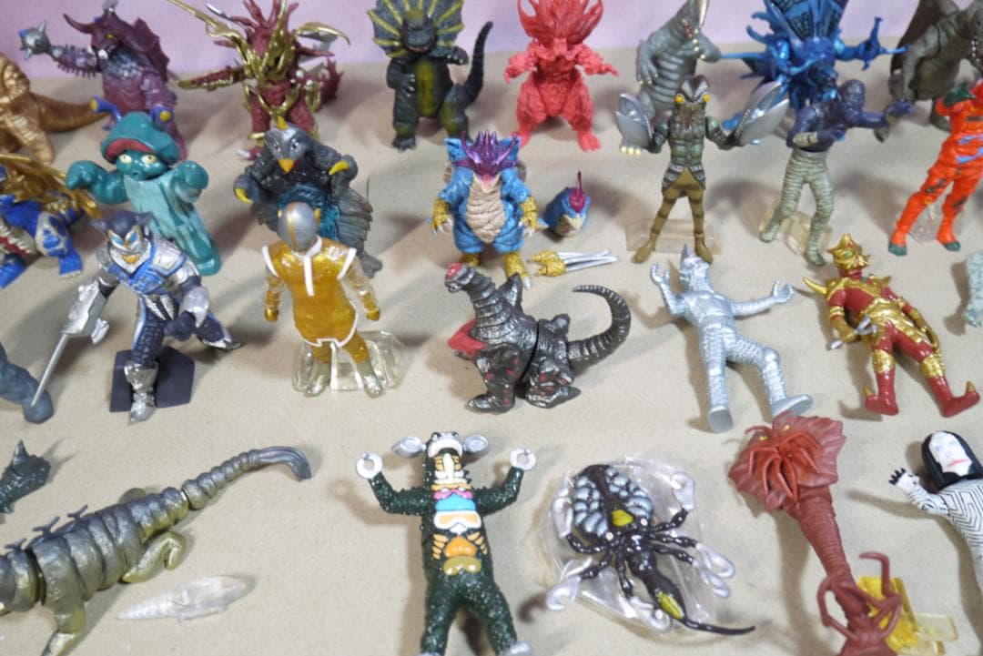 HG ウルトラ怪獣名鑑　ウルトラマン　ウルトラ怪獣　97体