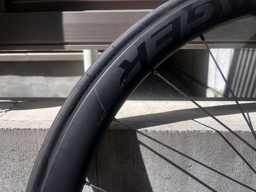 Bontrager Aeolus Pro 37 TLR ディスクロードホイール