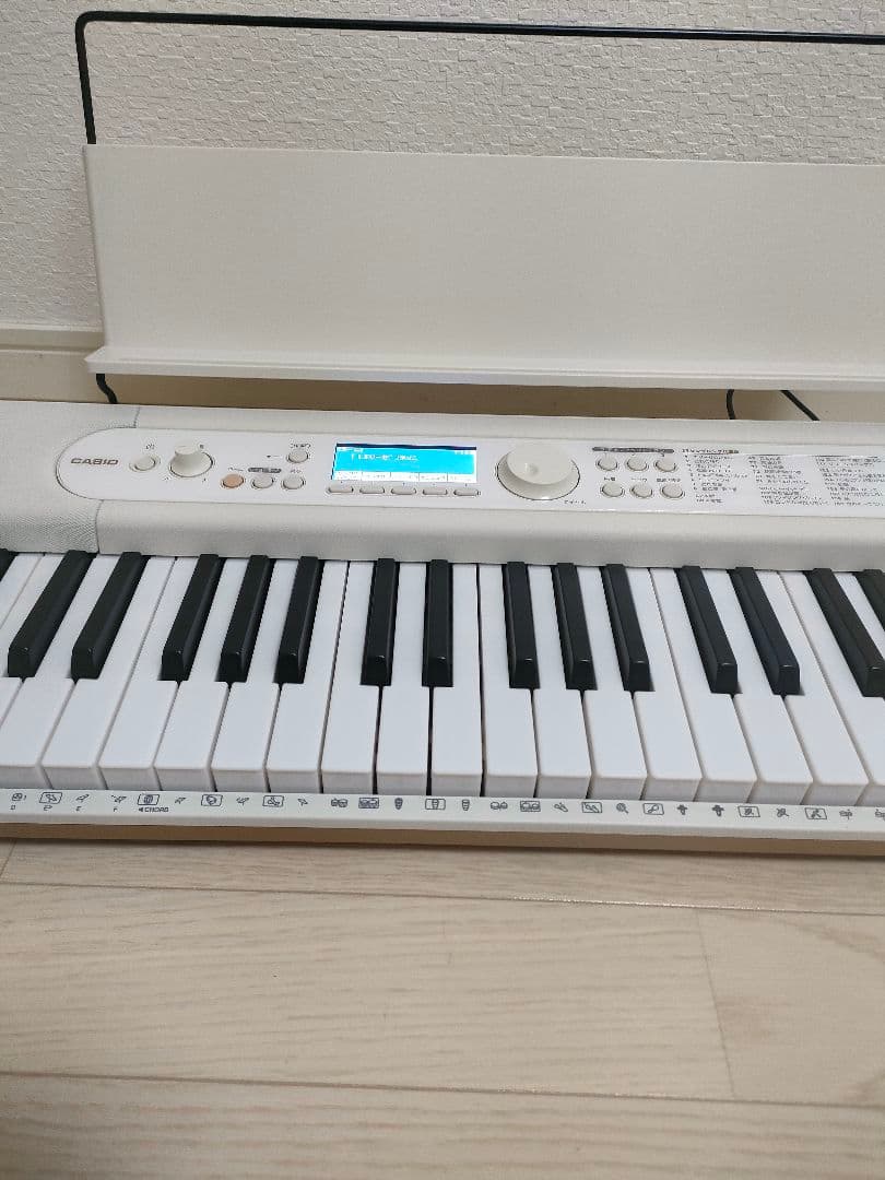 美品　カシオ　電子キーボード　LK-526 2022年製 　光ナビゲーション