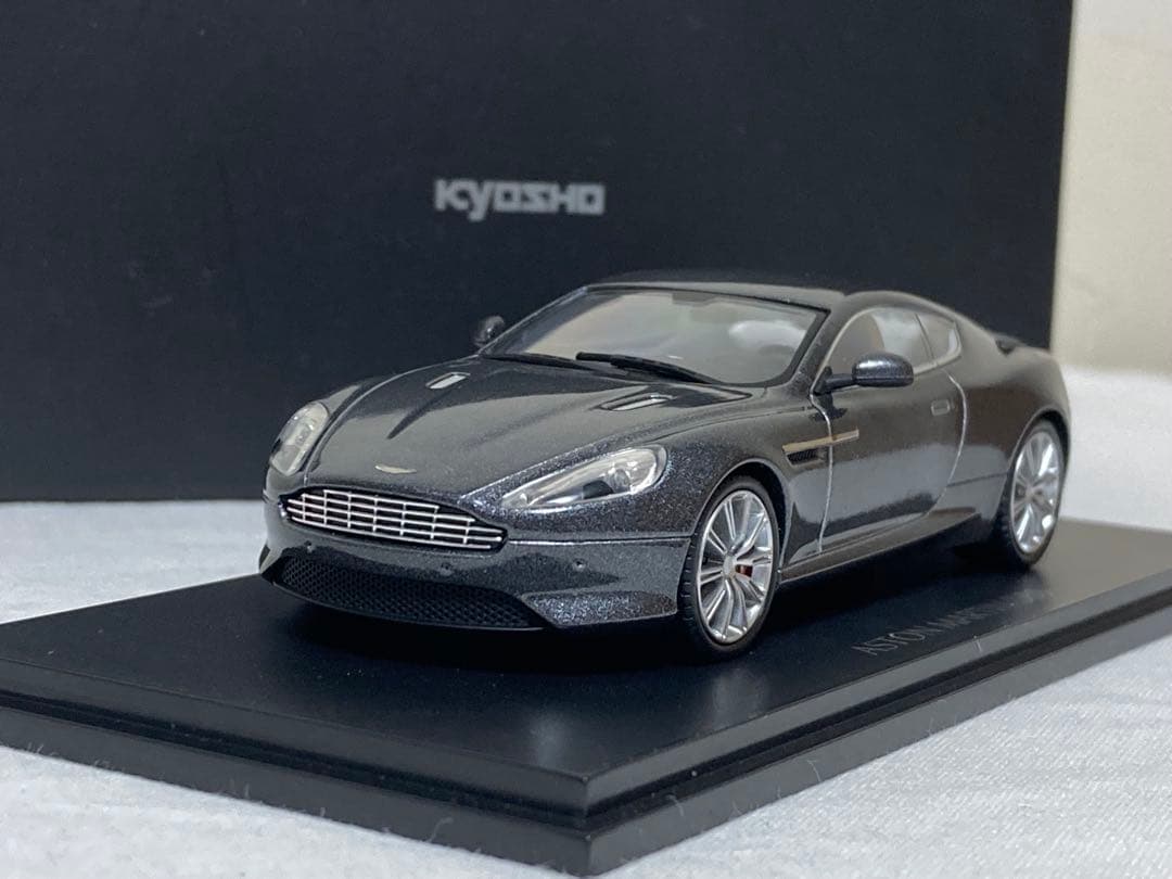 アストンマーティンDB9 メテオライトシルバー　京商製 1/43スケール