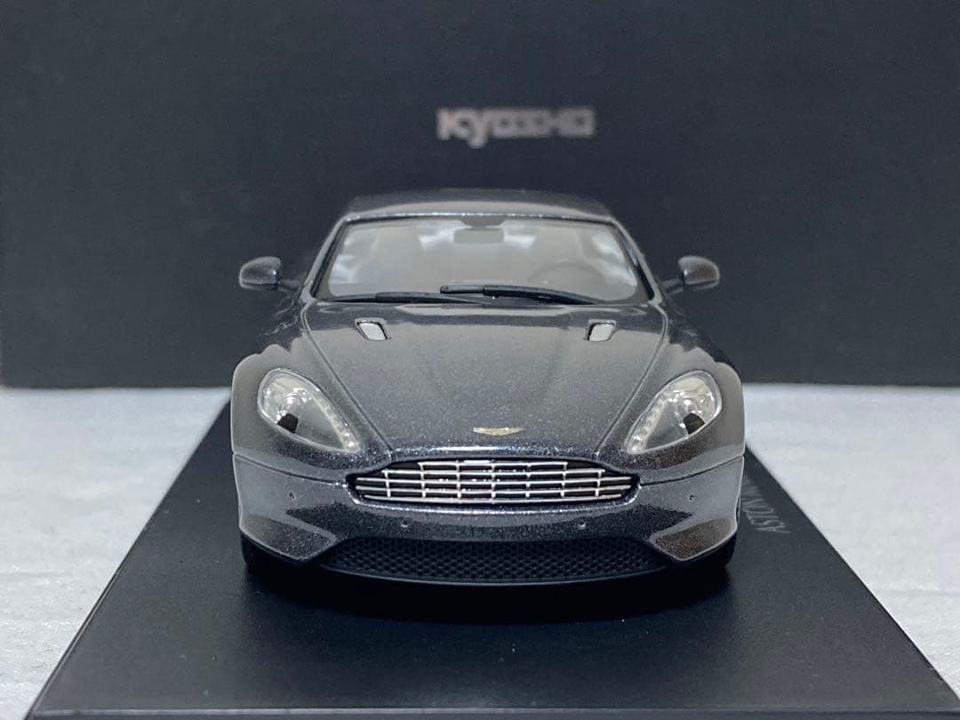 アストンマーティンDB9 メテオライトシルバー　京商製 1/43スケール
