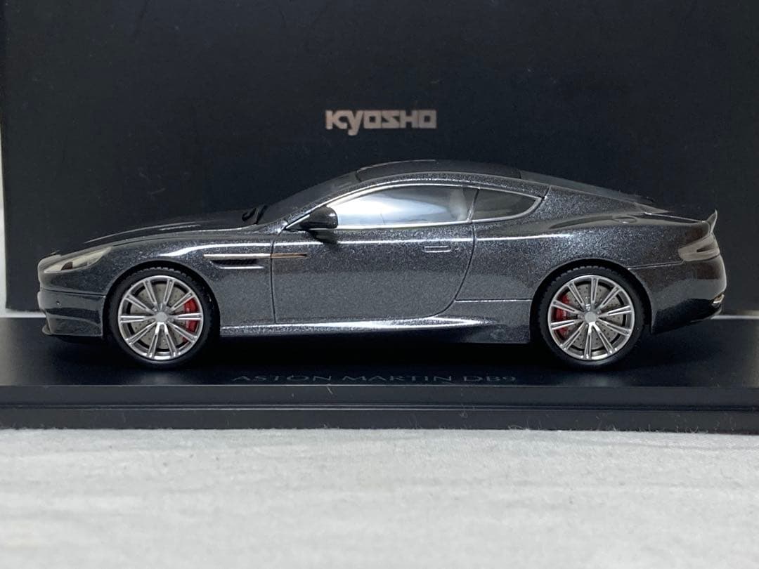 アストンマーティンDB9 メテオライトシルバー　京商製 1/43スケール