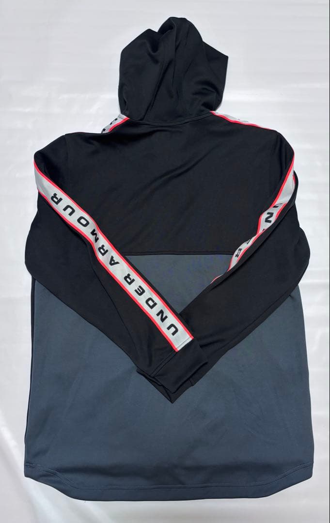 UNDER ARMOUR UNSTOPPABLE フルジップパーカー