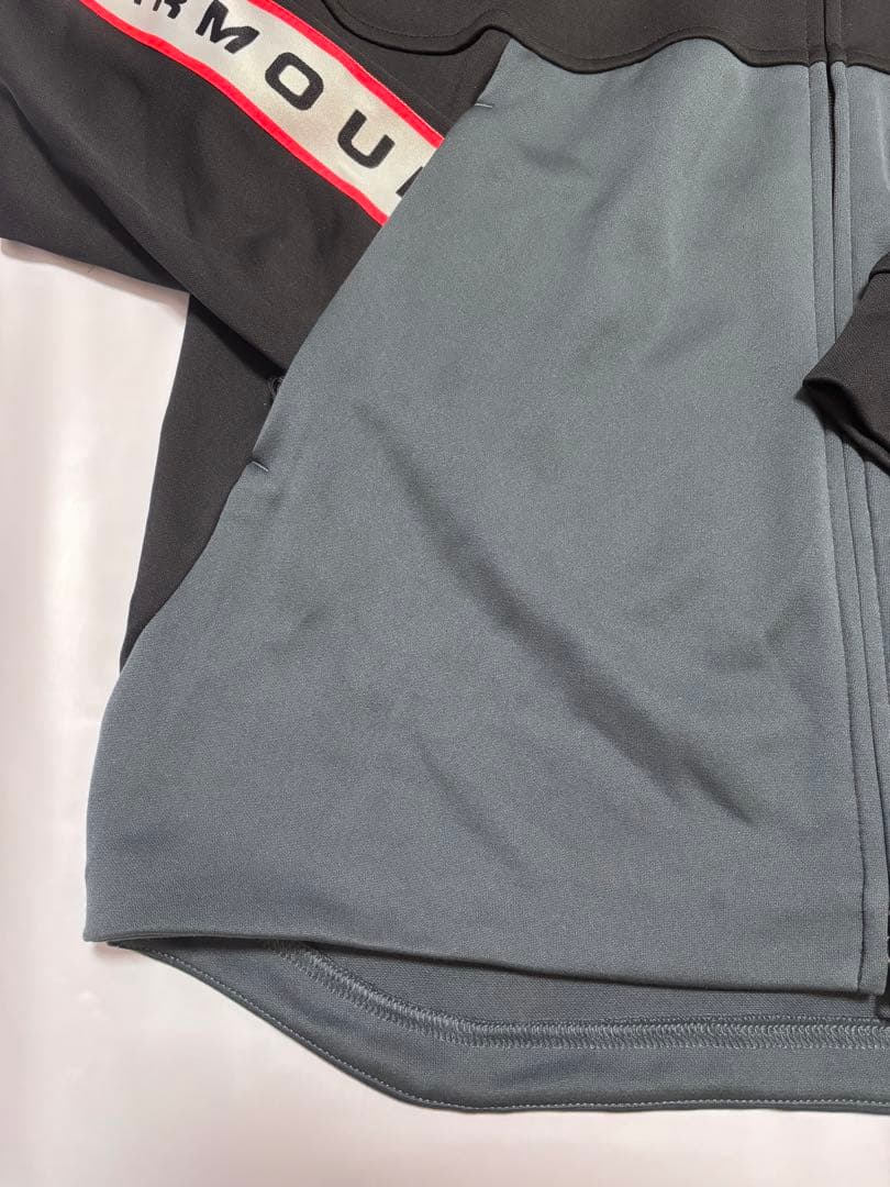 UNDER ARMOUR UNSTOPPABLE フルジップパーカー