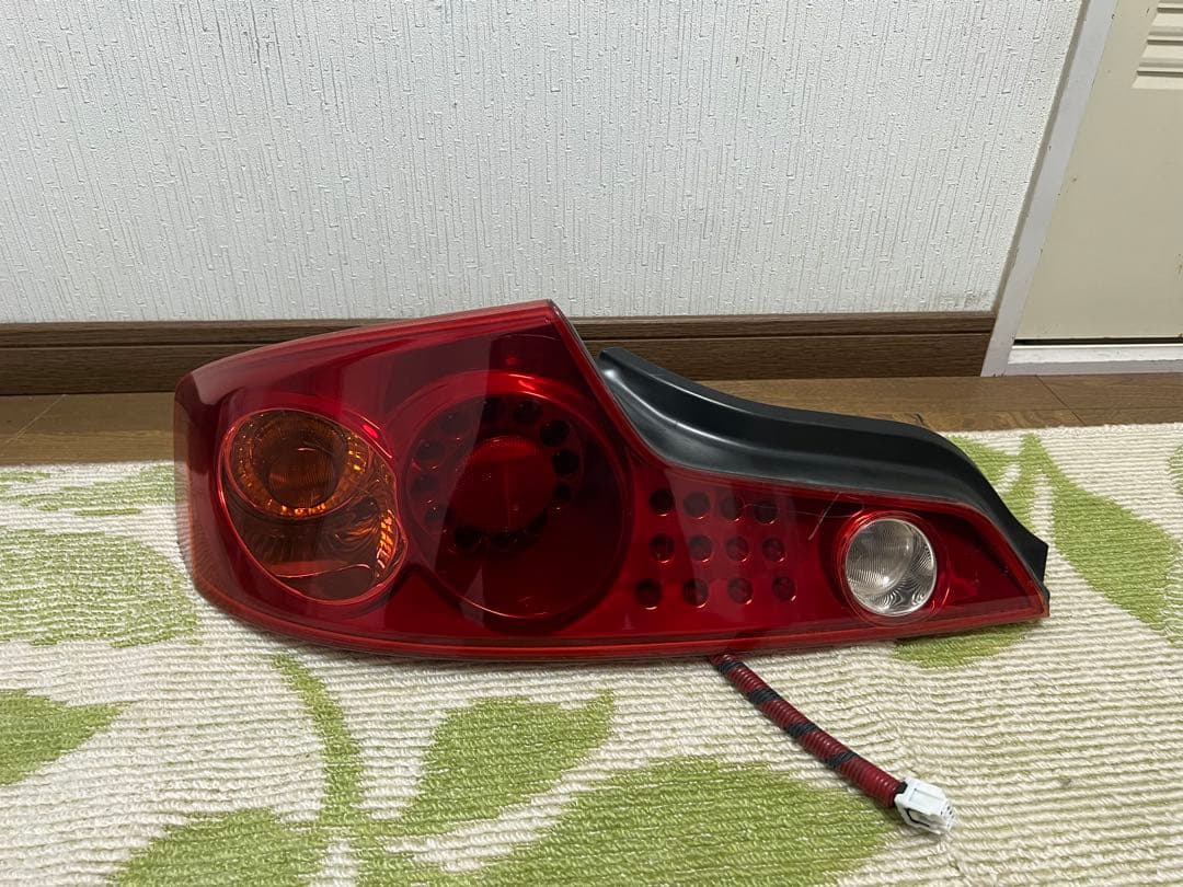 CPV35 スカイラインクーペ 前期 純正リアテールランプ 左右セット