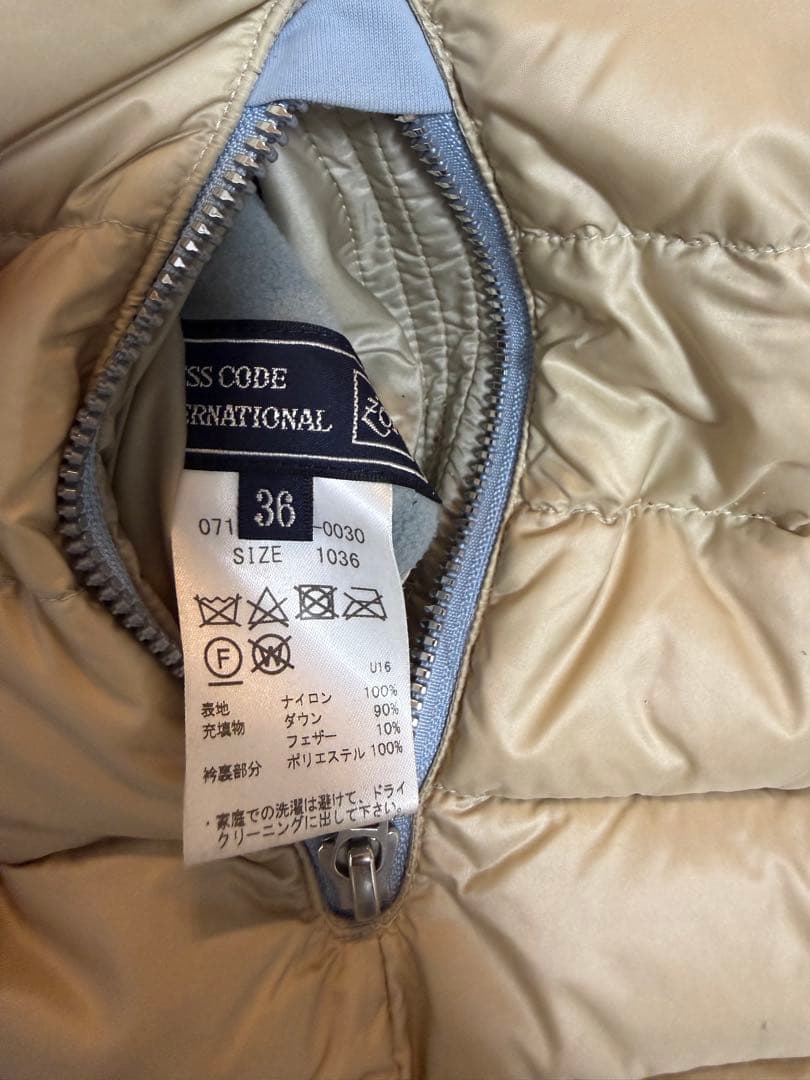 【美品】ZOY ゴルフ ダウンベスト サイズ36 ベージュ