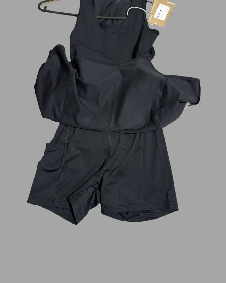 ON Court Dressテニス用 黒 タンクドレス