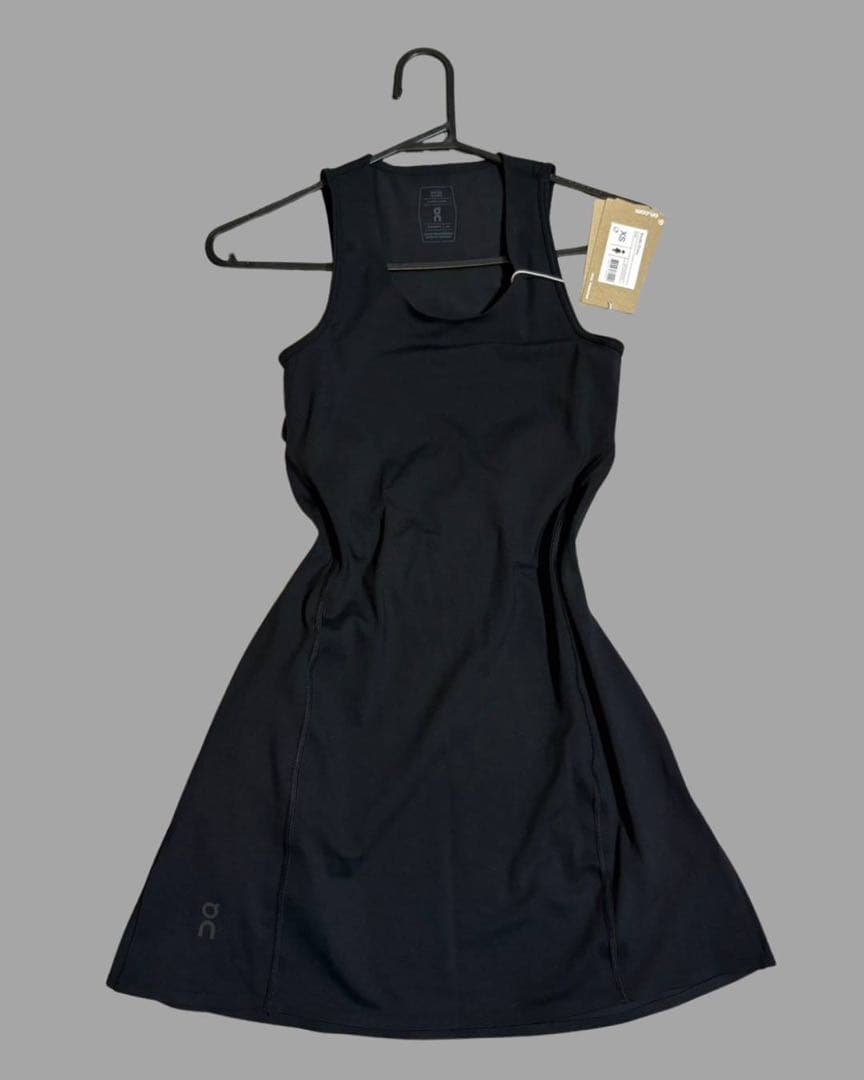 ON Court Dressテニス用 黒 タンクドレス