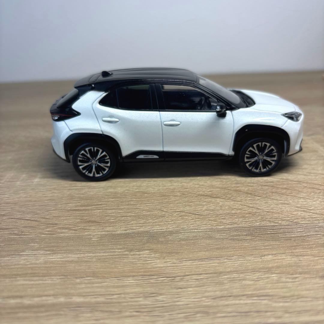 非売品 トヨタ ヤリスクロス 2トーン 1/30カラーサンプルミニカー
