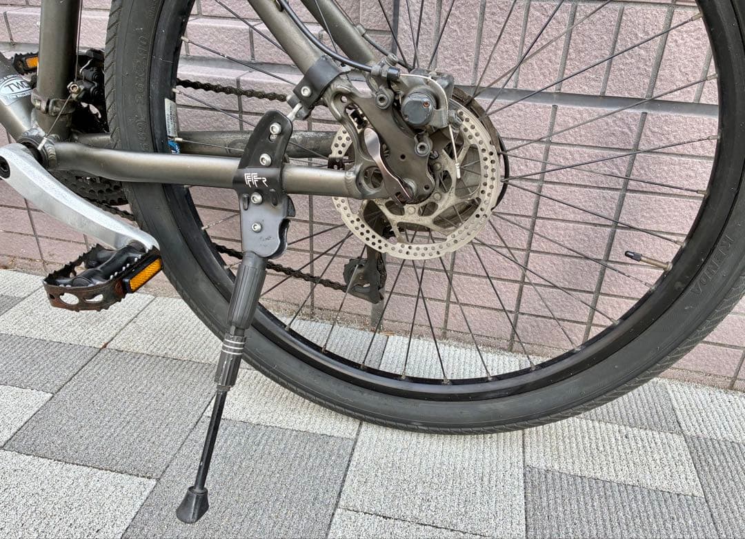 GIANT. STRATAマウンテンバイク　18 24段東京　自転車