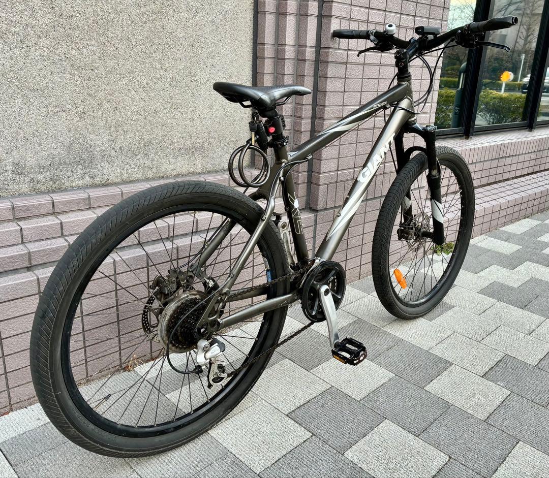 GIANT. STRATAマウンテンバイク　18 24段東京　自転車