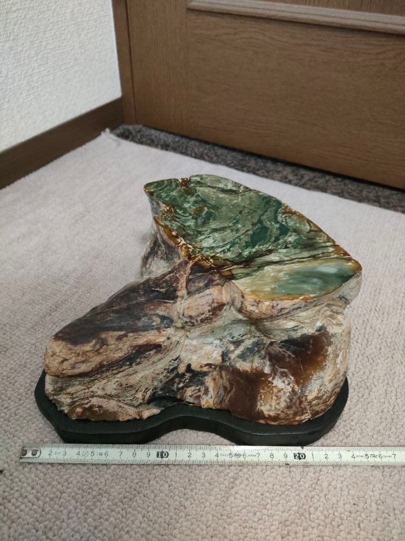 珍品！【日高ヒスイ】 鑑賞石 北海道天然石 原石 標本石 インテリア 天然石