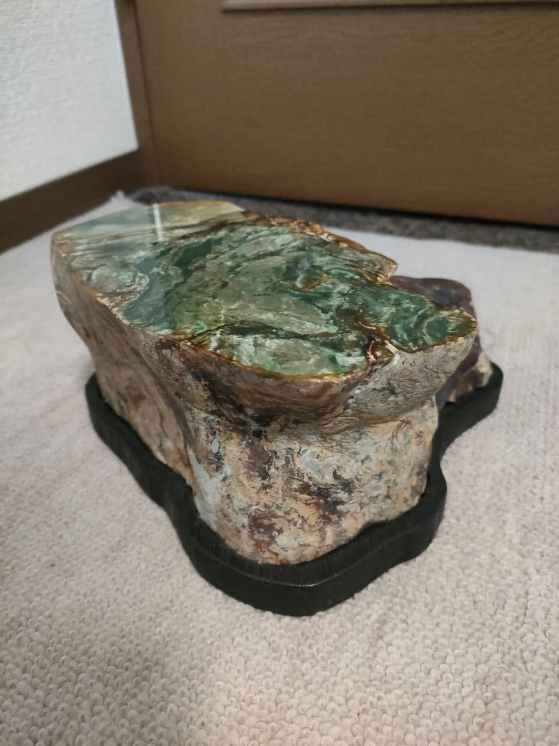珍品！【日高ヒスイ】 鑑賞石 北海道天然石 原石 標本石 インテリア 天然石