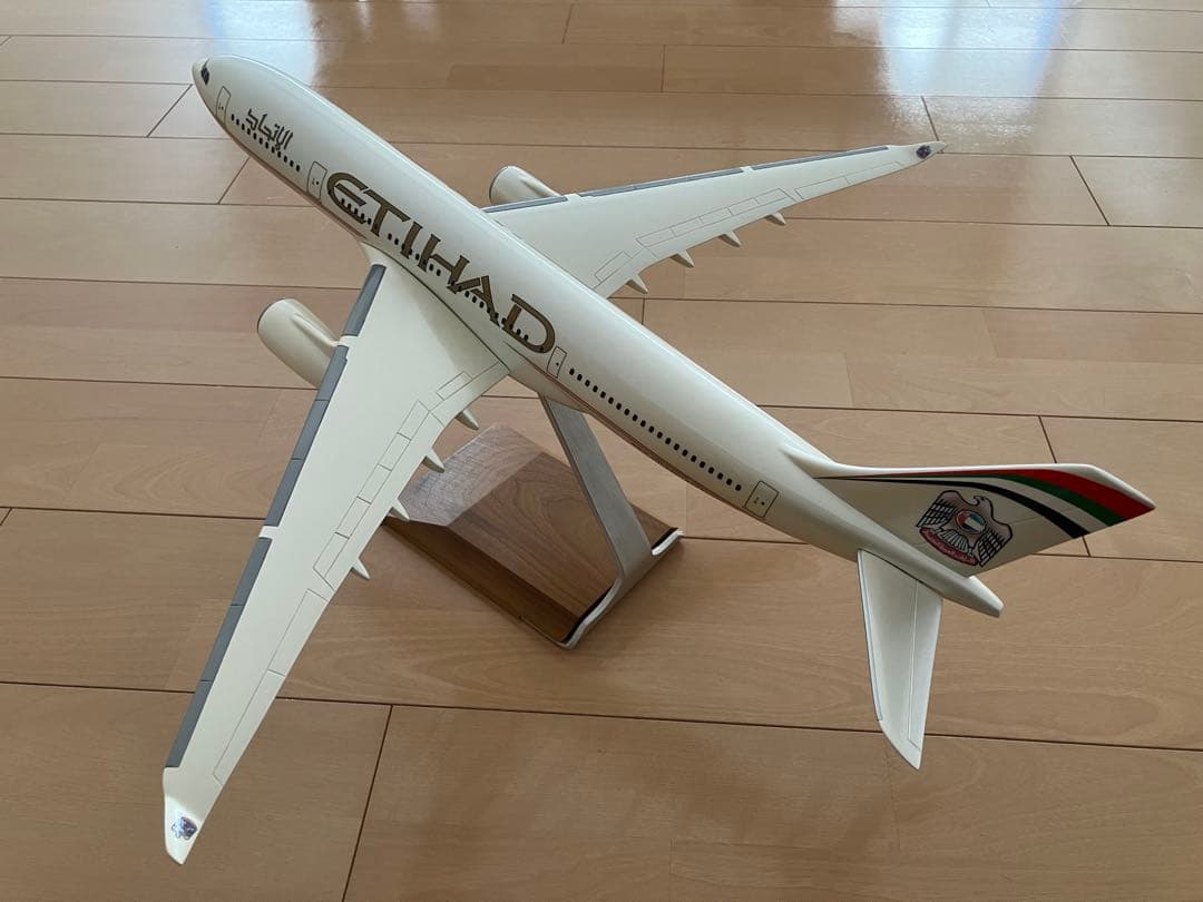 モデルプレーン(1/100) Etihad A330?