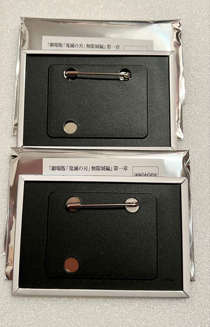 冨岡義勇　全方位コレクション缶バッジ　2点セット