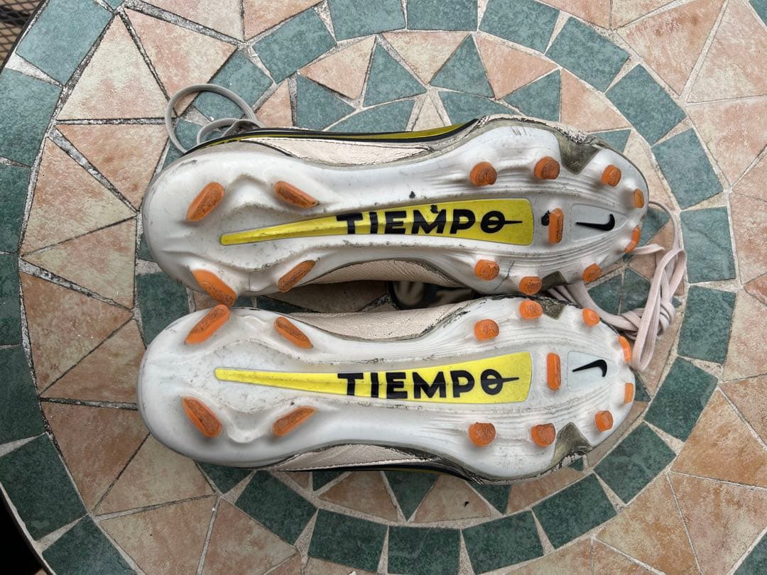 NIKE TIEMPO ホワイト サッカーシューズ