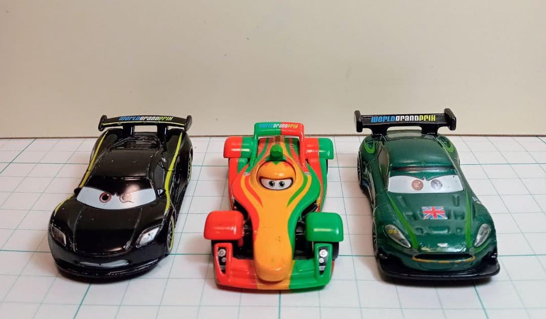 トミカディズニーカーズ３台