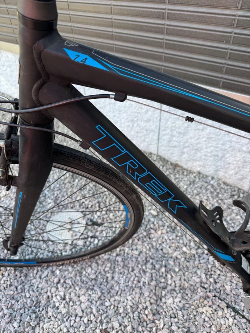 現状走行不可　受け渡し　TREK 7.4FX クロスバイク　黒✖️青