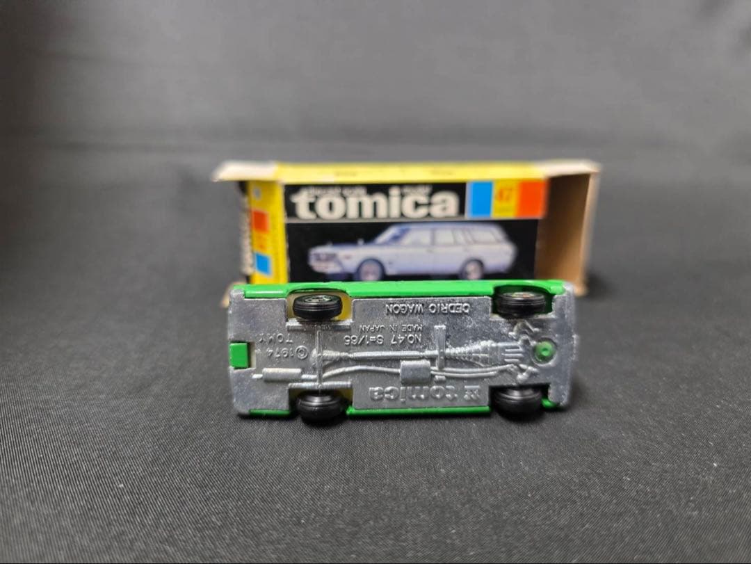 トミカ黒箱47ニッサンセドリックワゴン(日本製) 指定箱。