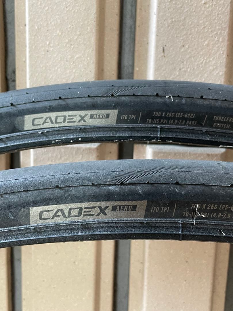 CADEX AERO カデックスホイールに！チューブレスタイヤ　使用わずか