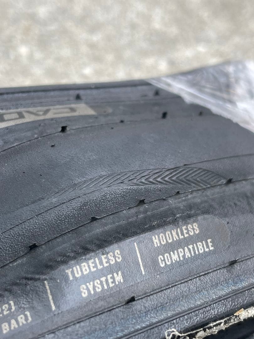 CADEX AERO カデックスホイールに！チューブレスタイヤ　使用わずか