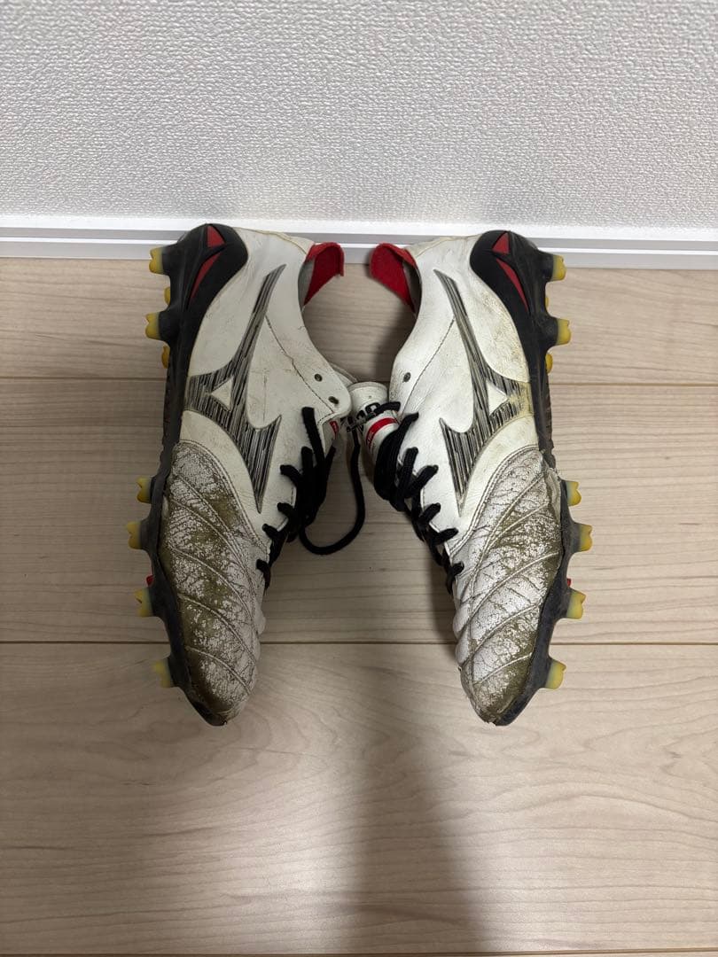 Mizuno サッカースパイク ホワイト/レッド 天然芝対応