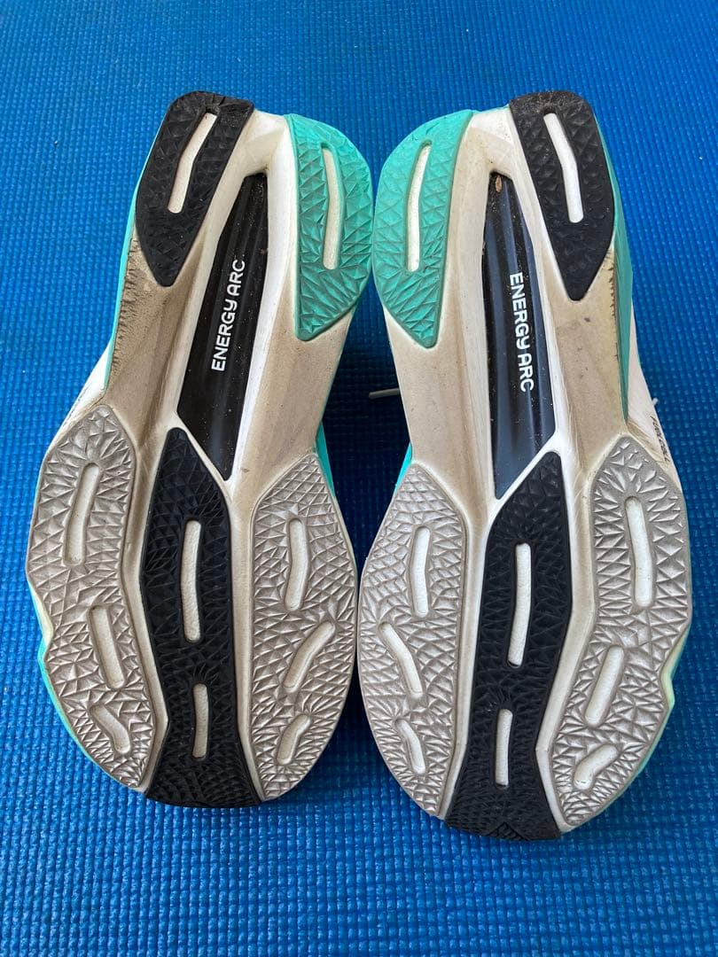 k*i様 ニューバランス FuelCell SuperComp Elite v4