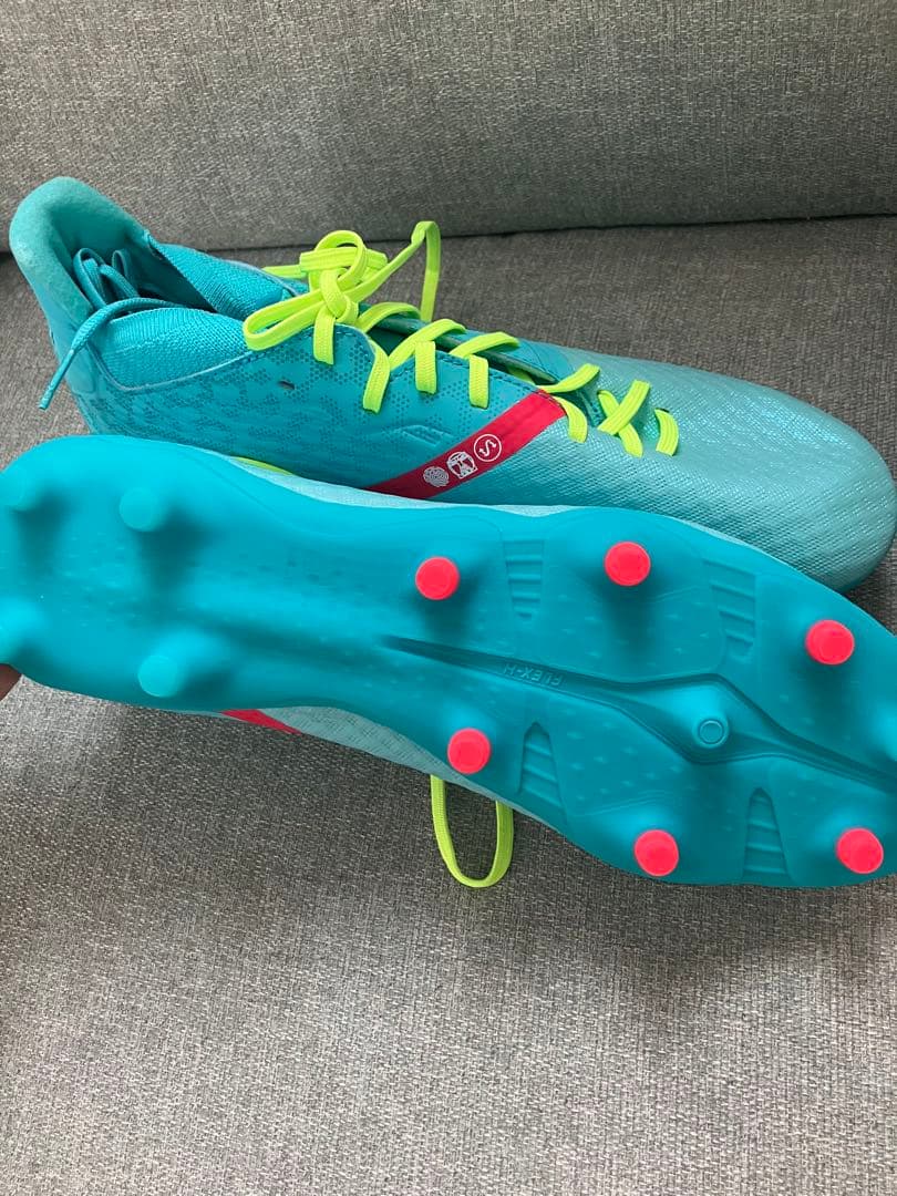 Kipsta青いサッカーシューズ・スパイク 海外購入品