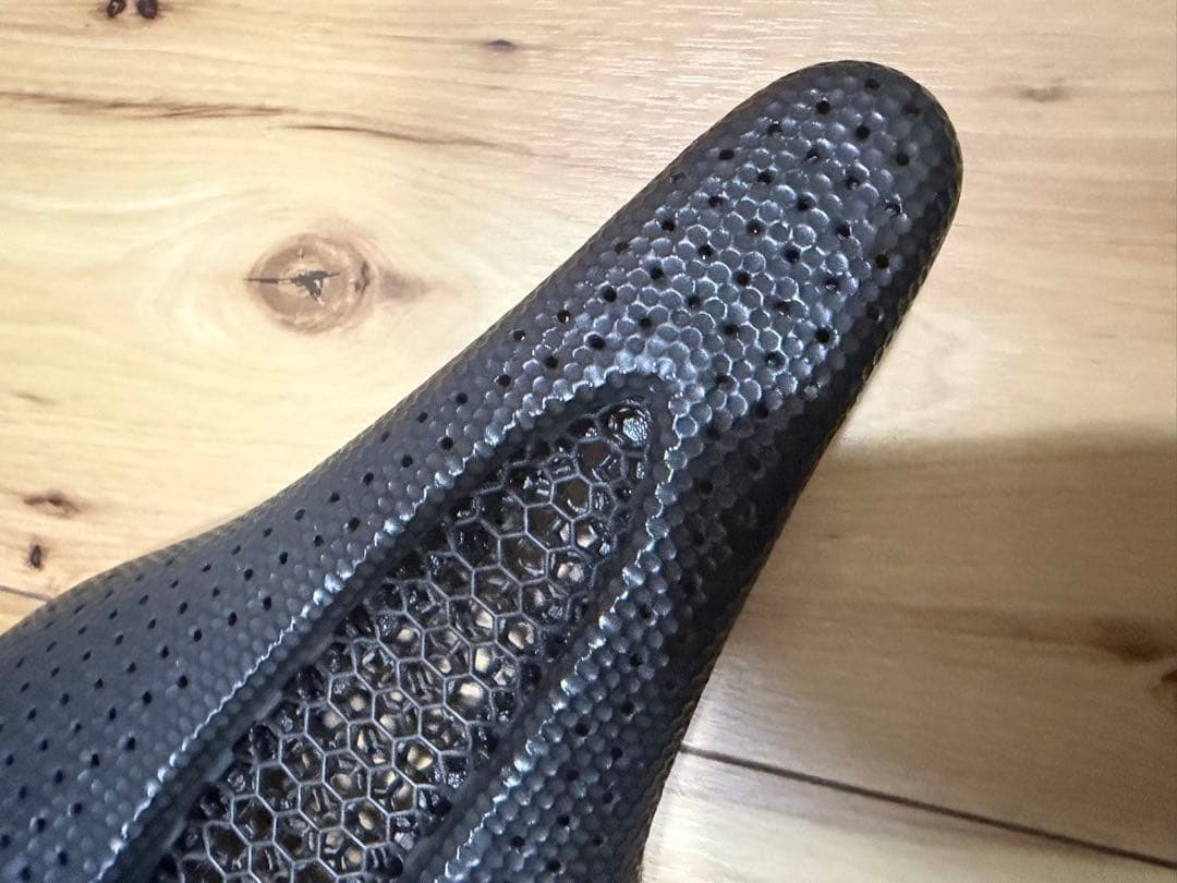 エスワークス　パワーウィズミラーサドル　カーボンレール　143mm