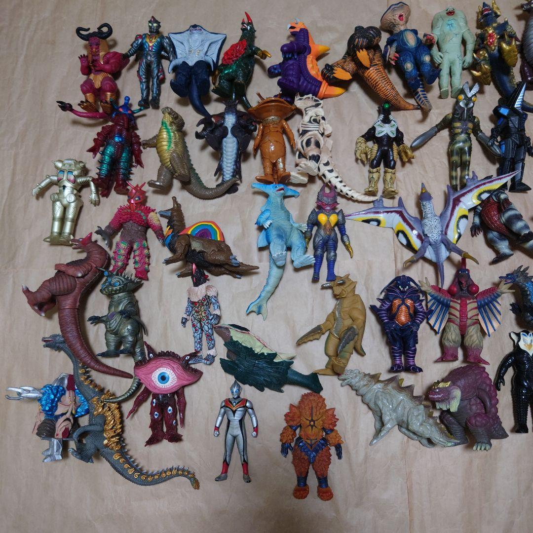 円谷プロ ウルトラマンシリーズ ウルトラマン、怪獣ソフビ約100体セット