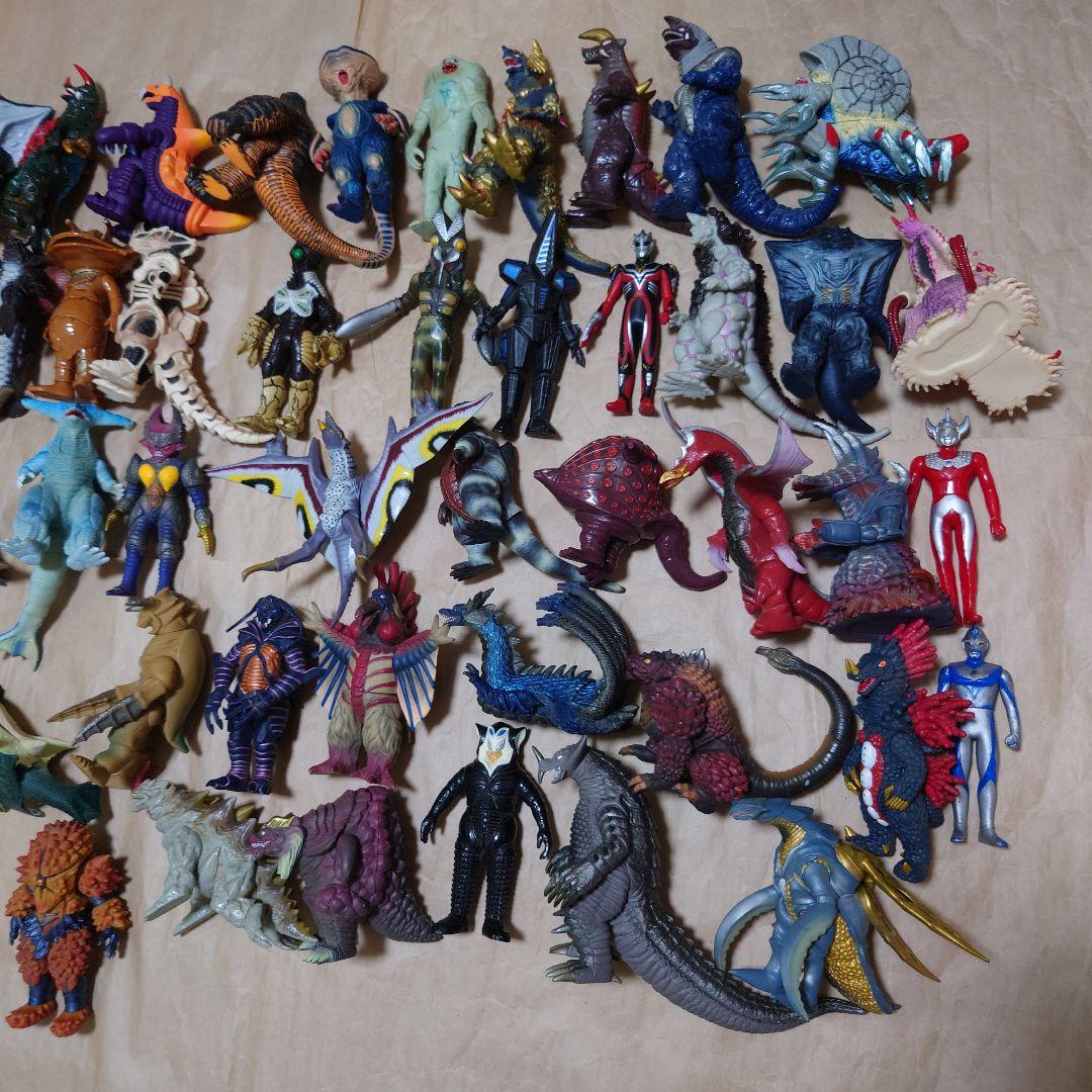 円谷プロ ウルトラマンシリーズ ウルトラマン、怪獣ソフビ約100体セット