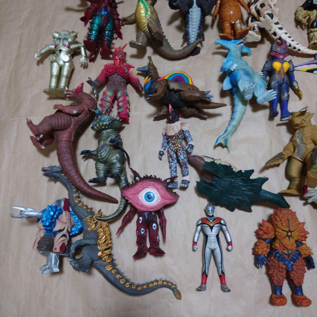 円谷プロ ウルトラマンシリーズ ウルトラマン、怪獣ソフビ約100体セット