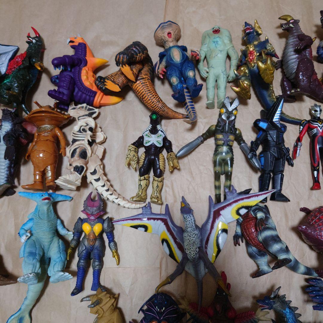 円谷プロ ウルトラマンシリーズ ウルトラマン、怪獣ソフビ約100体セット
