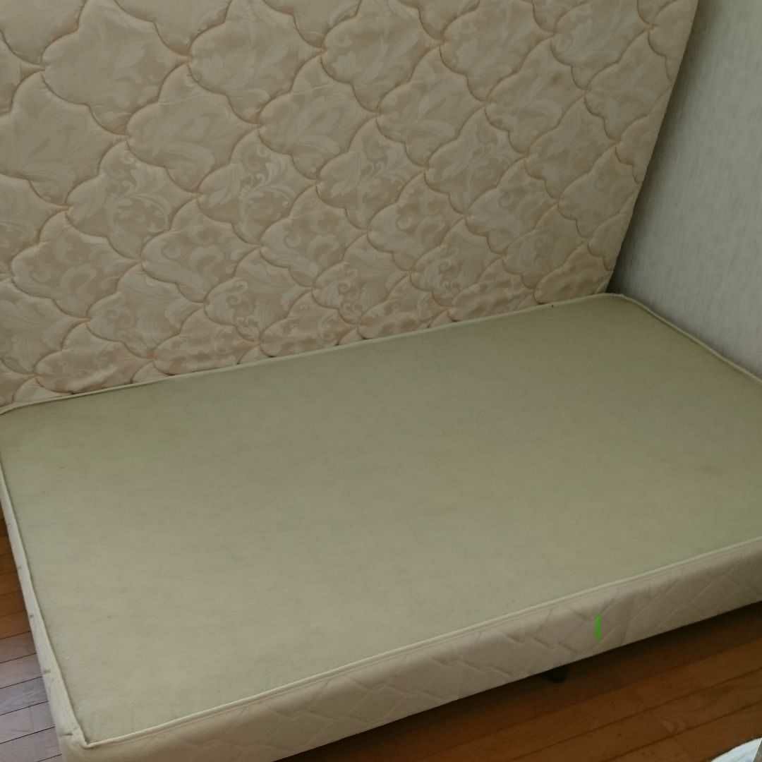 大塚家具で購入したキングスダウン製のセミダブルベッド②