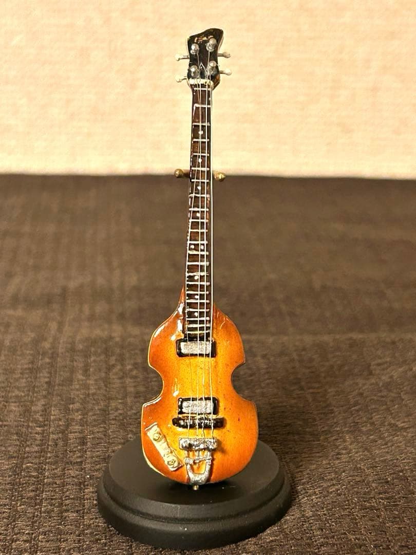 フェフナー レフティ ミニチュアベース & エピフォン カジノ ミニチュアギター