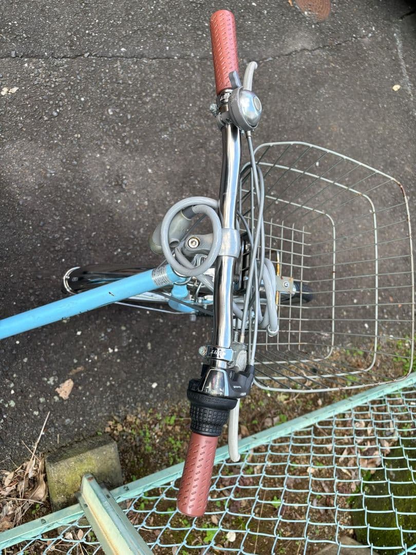 24 インチ子供用自転車 ライトブルー 前面バスケット付き(土、日値下げました)